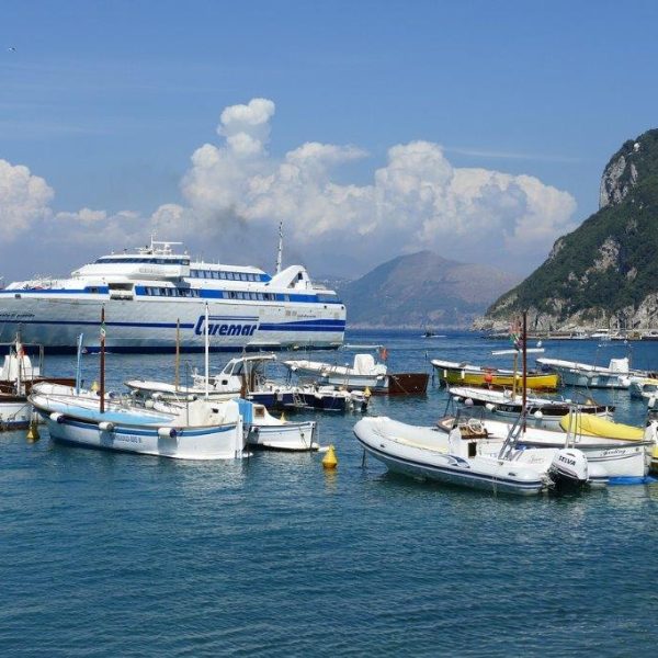 ¿Cómo se llega a Capri desde Nápoles?