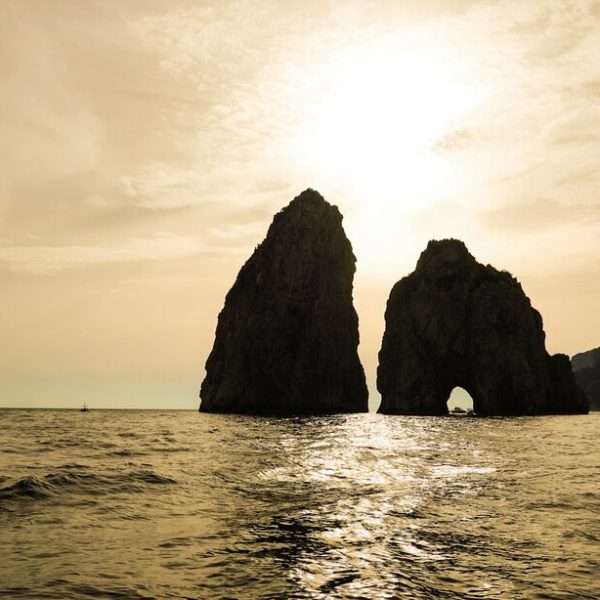 barco al atardecer a Capri desde Sorrento
