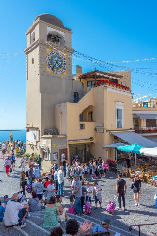 Calles y ambiente de Capri durante excursión por libre