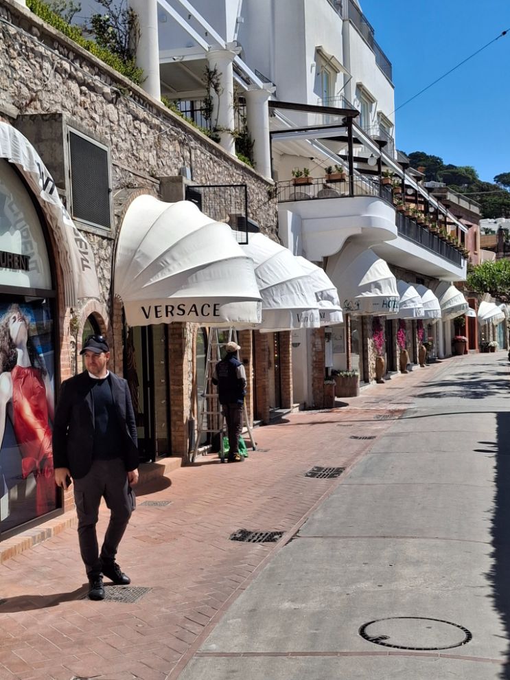 Calle de tiendas de Capri