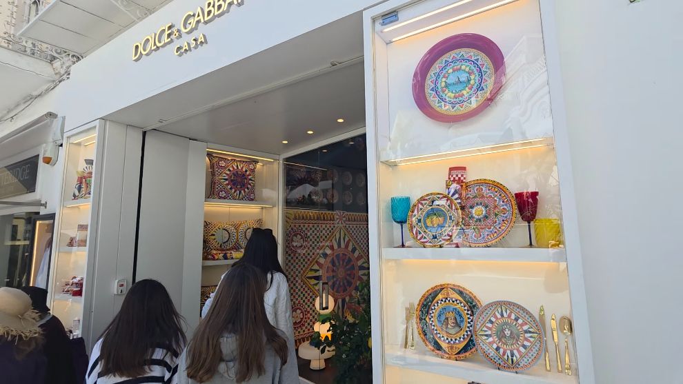 Via Camerelle y boutiques de lujo en Capri
