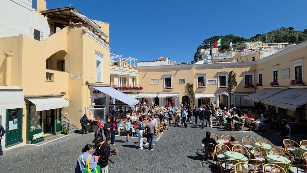 La Piazzetta de Capri con terrazas y ambiente elegante
