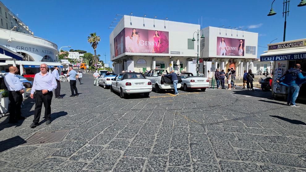 Subida hacia el centro de Capri desde Marina Grande