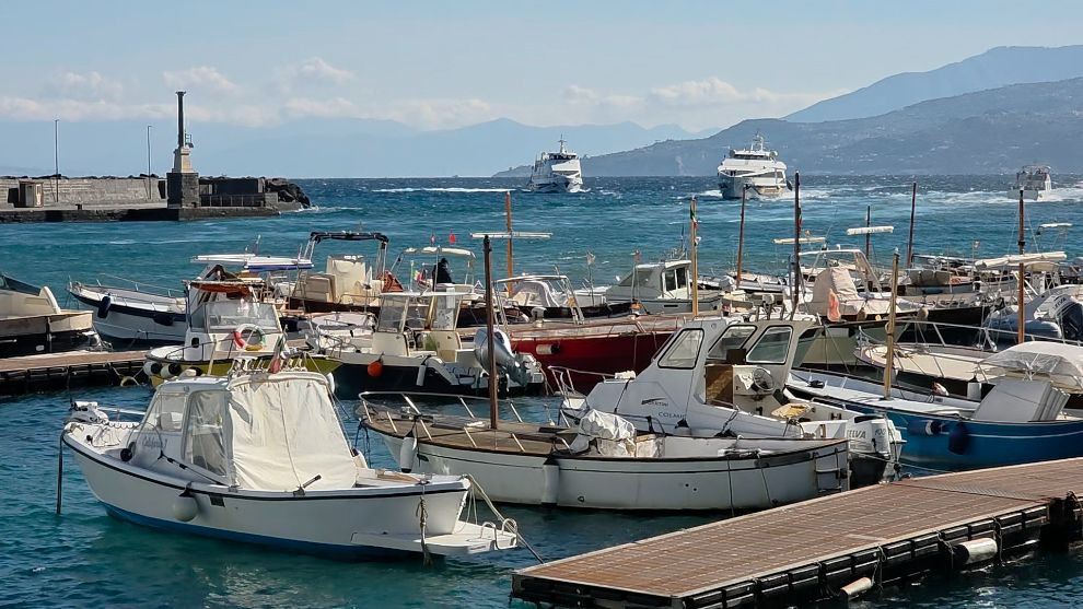 Trasiego de barcos a Capri